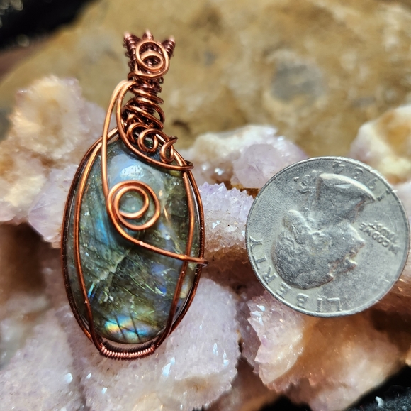 Labradorite wire wrapped pendant - Picture 2 of 2